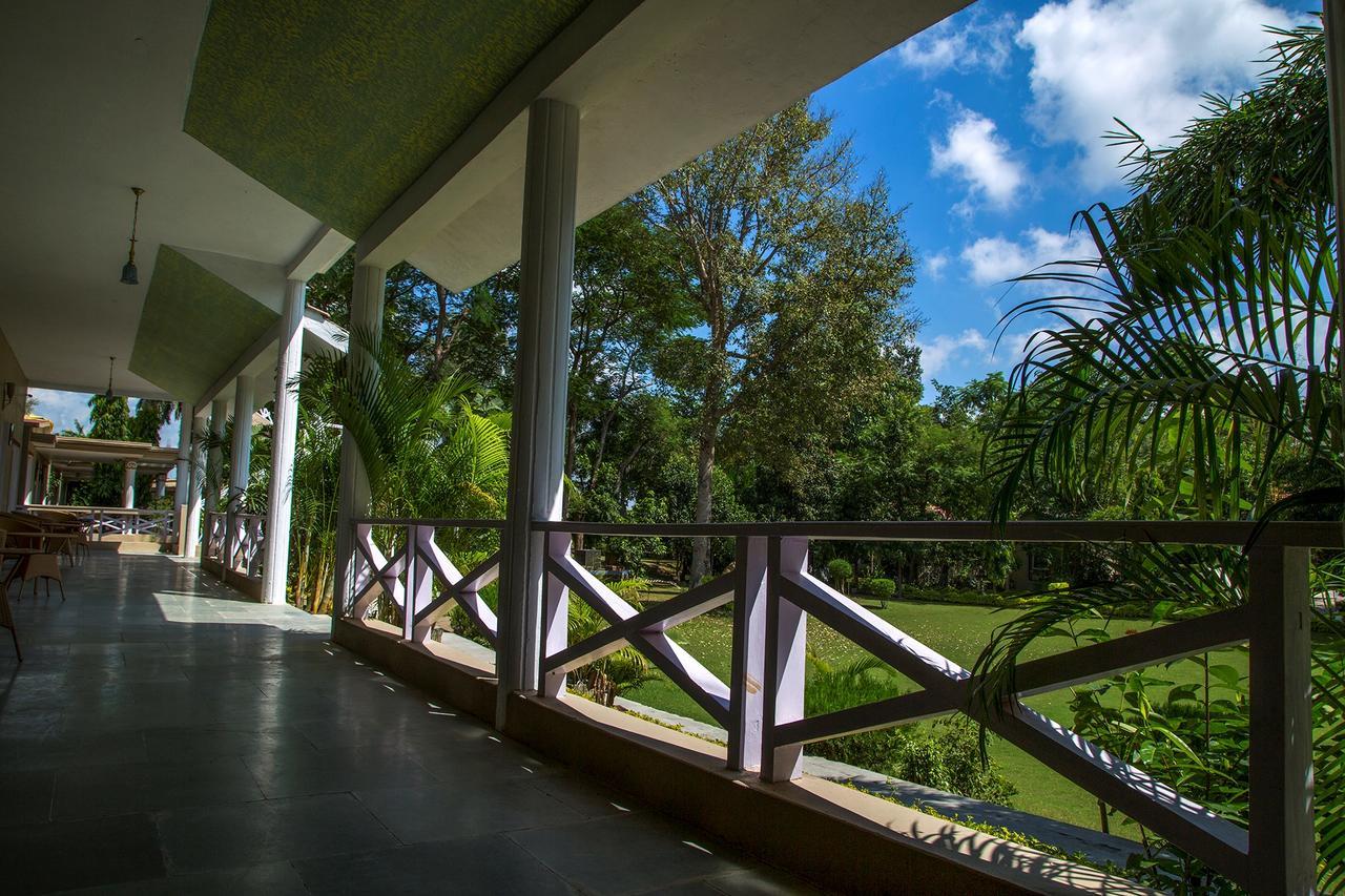 Tiger'S Den Resort Bandhavgarh National Park Exterior photo